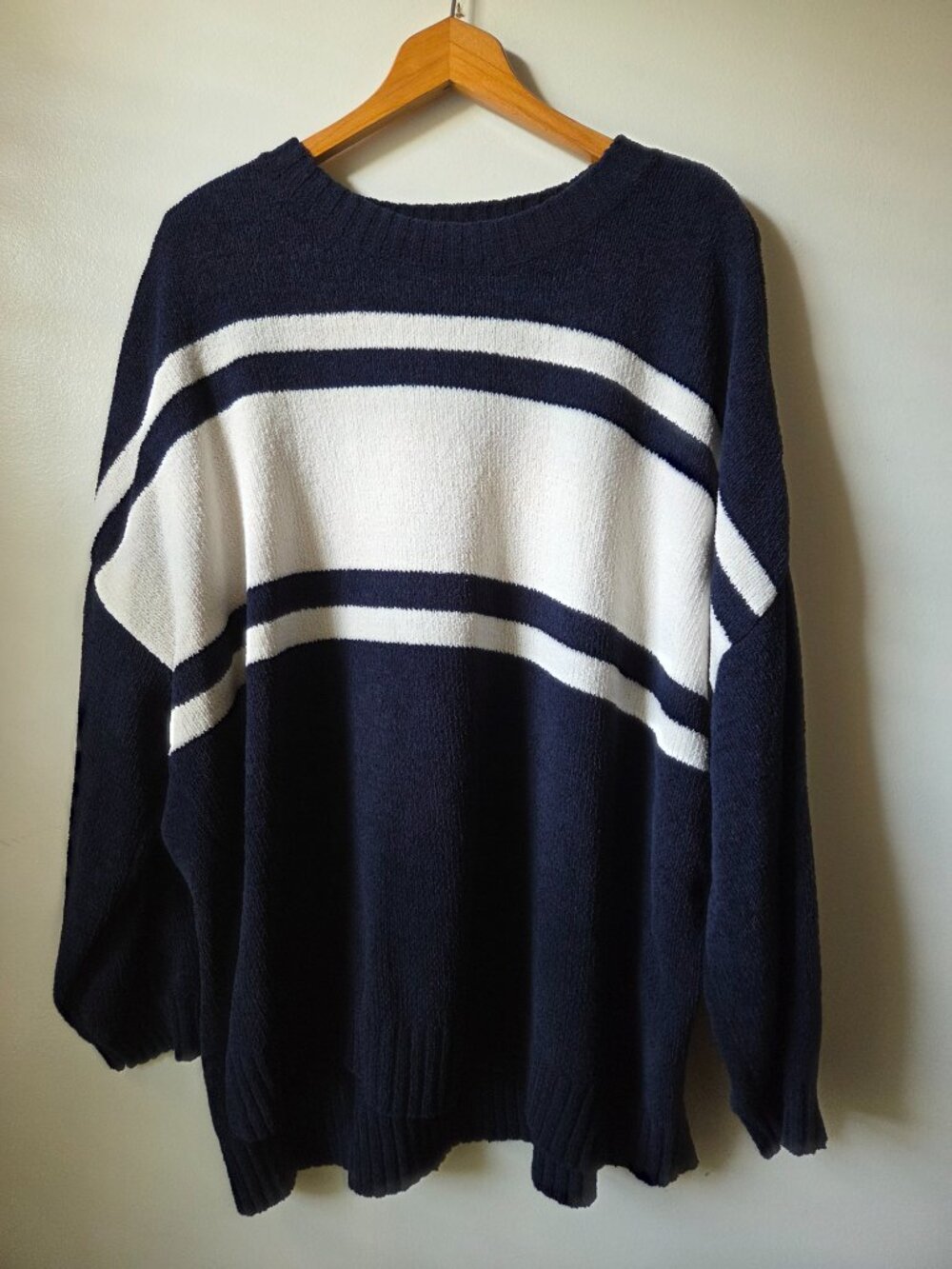 EUC AMERICAN EAGLE OUTFITTERS BLUE WHITE STRIPED OVERSIZED SOFT SWEATER TOP L/XL